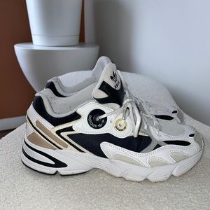 Like new - adidasOriginals Women's Astir Sneaker Size 6